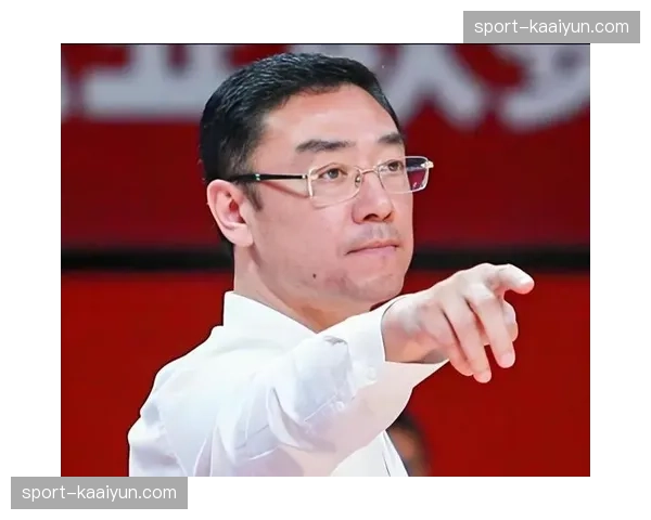 刘鹏沉稳指挥风格获认可 上海男篮在其带领下稳定前进